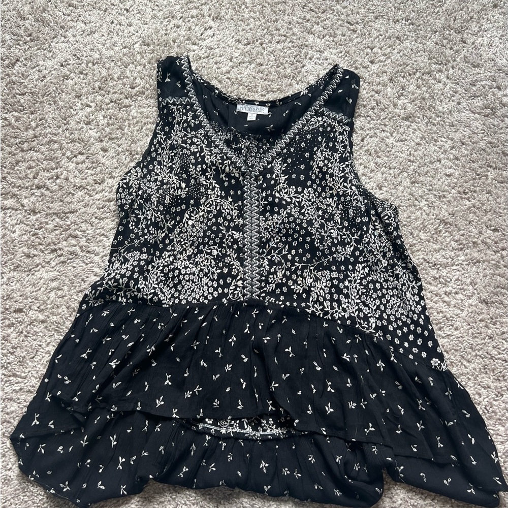 Women's Black and White Sleeveless Top